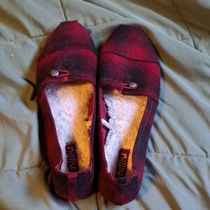 Cozy Plaid Slip-On Flats in Burgundy and Black